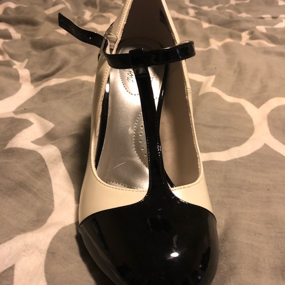 Size 9 1/2 t-strap pump